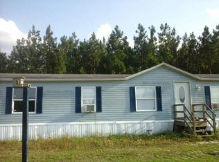 32 Grannys Ln, Parkton, NC 28371