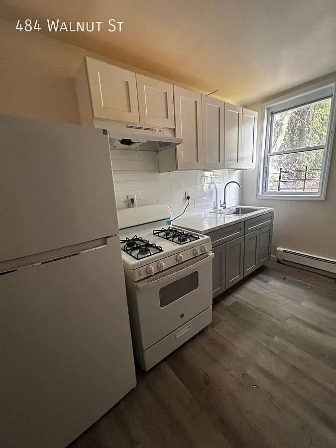 2 bed, $2,400 — Photo 3