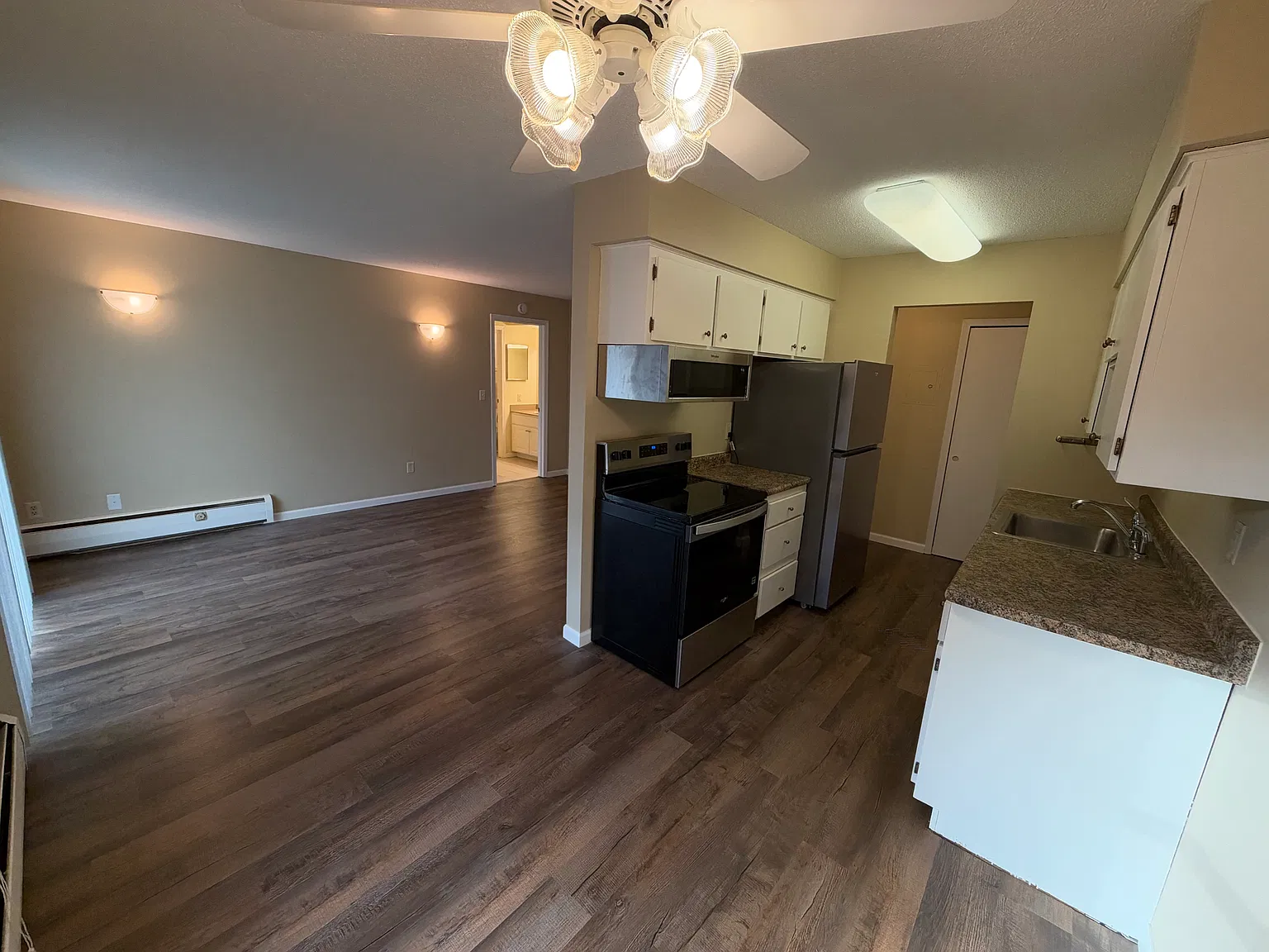1 bed, 900 sqft, $1,150 — Photo 2