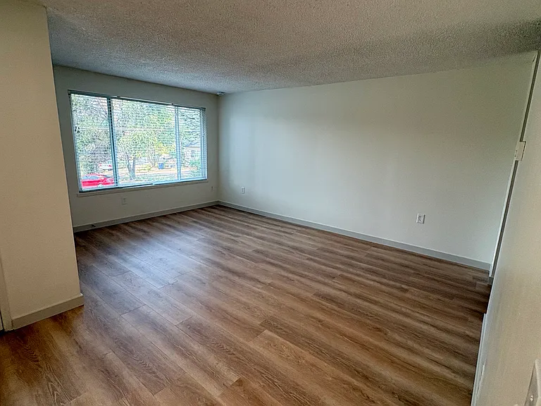 102-104 W Cora Ave #102 — Photo 4