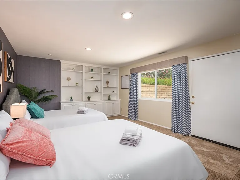 2328 E Vine Ave — Photo 14