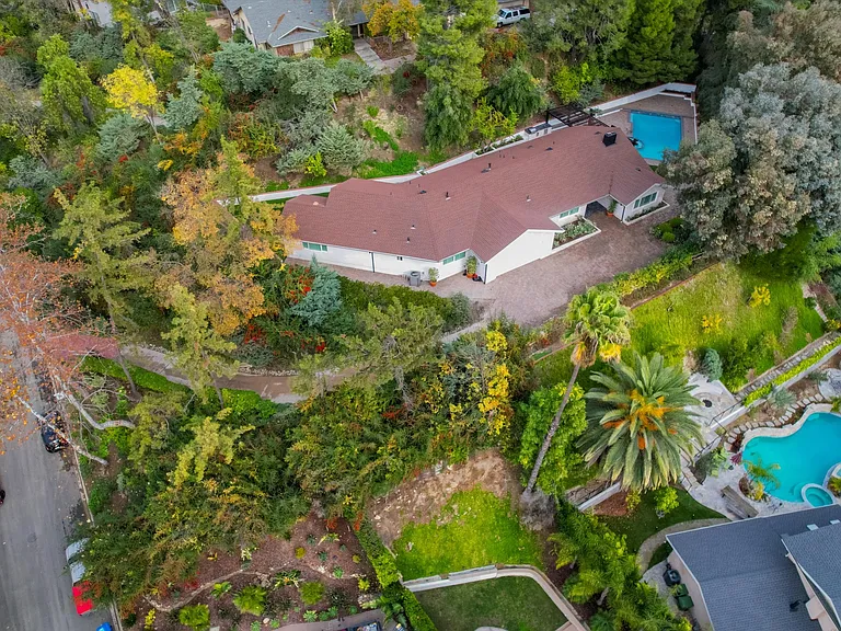 4732 Del Moreno Dr — Photo 56