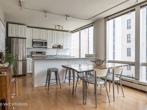 5th image of 1300 N Astor St Unit 10A