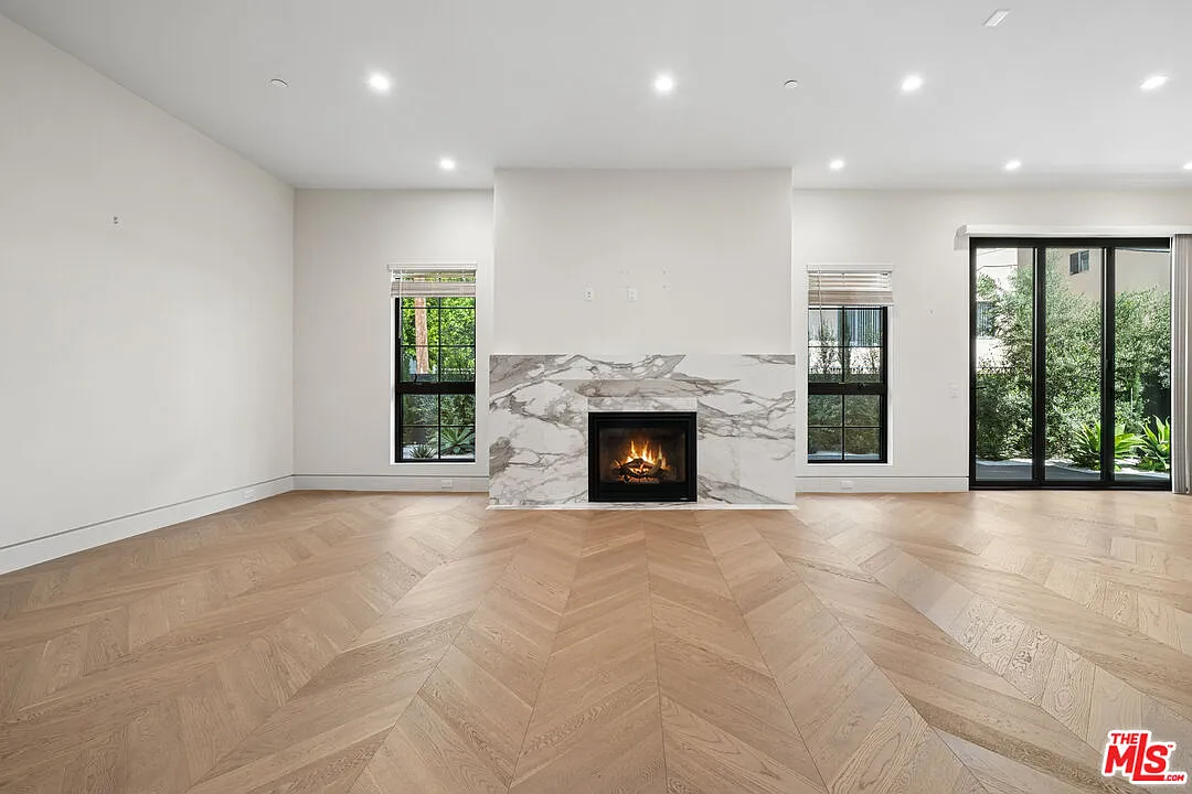 Building Photo - 652 Huntley Dr #103