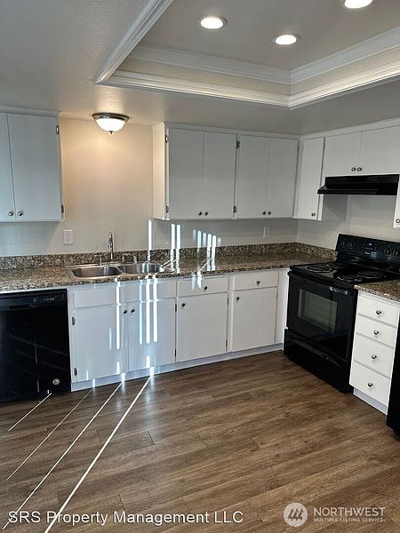 4th image of 225 N 21st Street