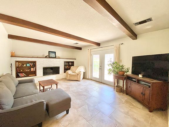 3rd image of 3508 Yosemite Dr NE