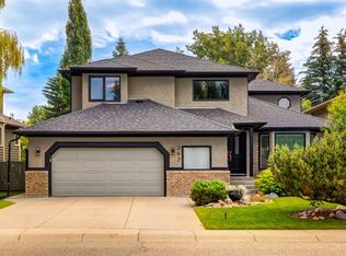 367 W Woodbriar Cir SW, Calgary, AB T2W 6A4
