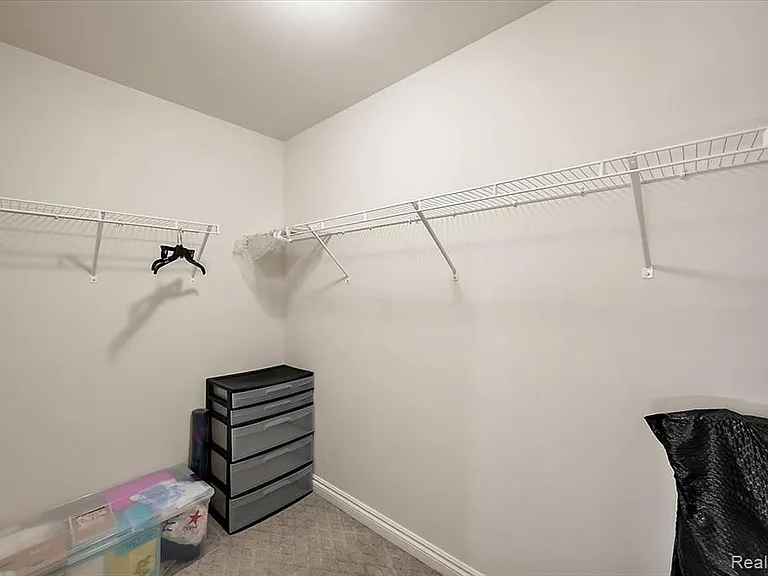 2877 Hartwick Dr — Photo 33