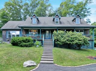141 W Hook Rd, Hopewell Junction, NY 12533