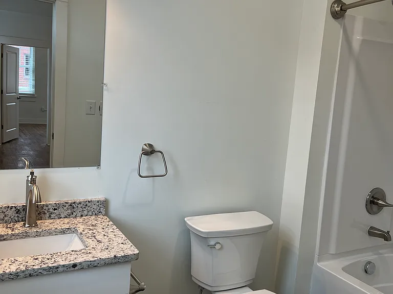 300 Main St #4 — Photo 8