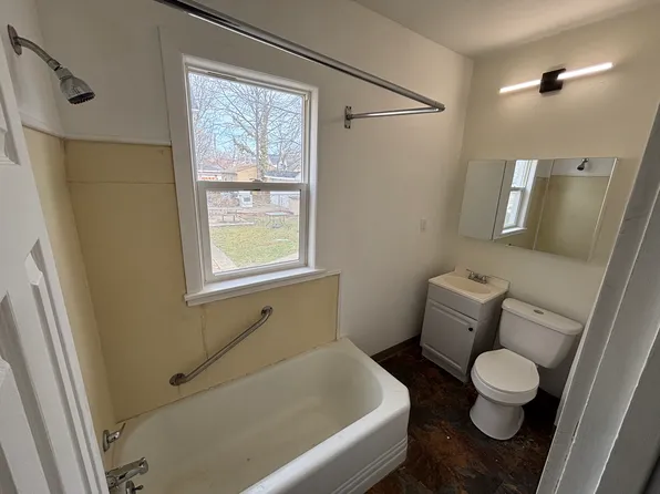 1261 E 167th St, Cleveland, OH 44110