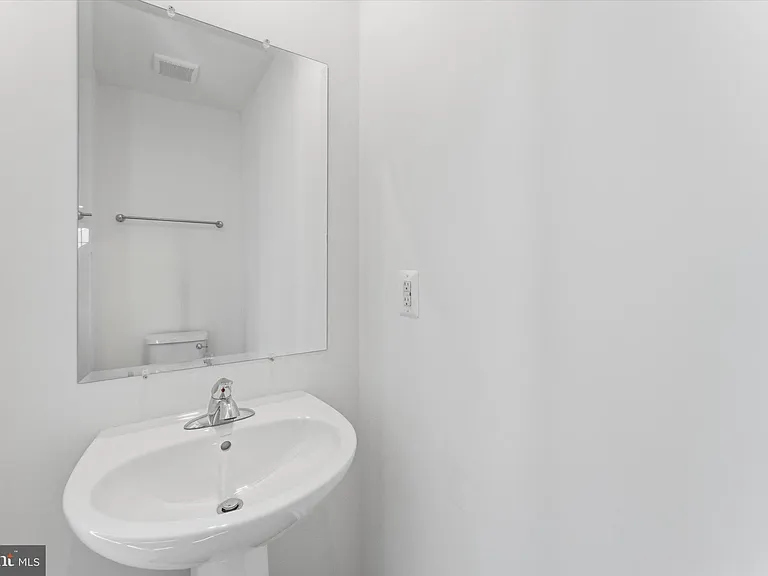 505 Fontana Cir — Photo 13
