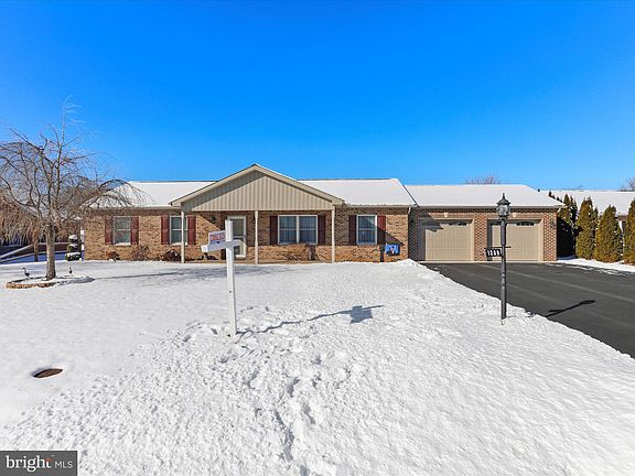 4th image of 1209 Hillbrook Dr