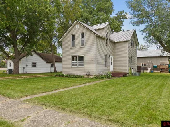 402 W Humphrey St, Lake Crystal, MN 56055