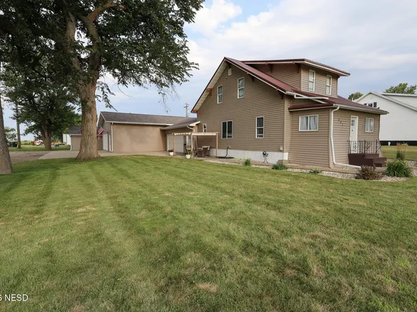201 S Pine St, Henry, SD 57243