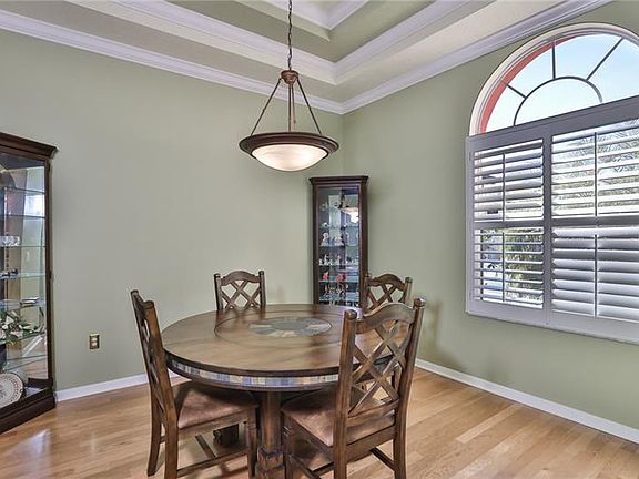3rd image of 4019 Valrico Grove Dr