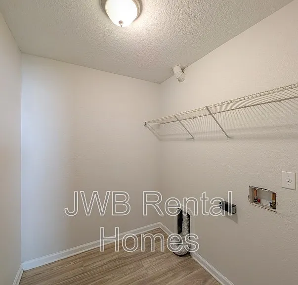 3352 Dillon St — Photo 10
