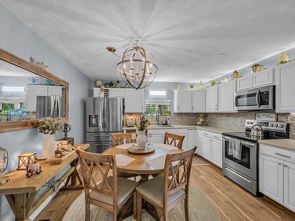 5th image of 173 Ravenwood Cir