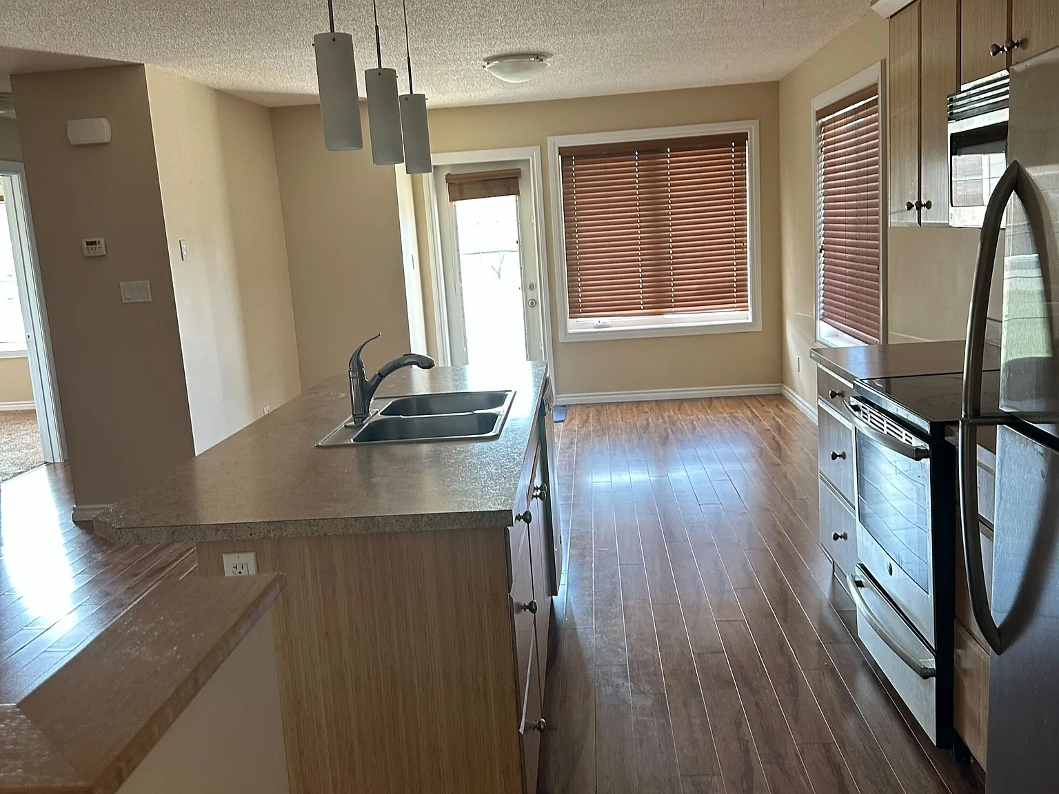 2160 McIntyre Street — Photo 2