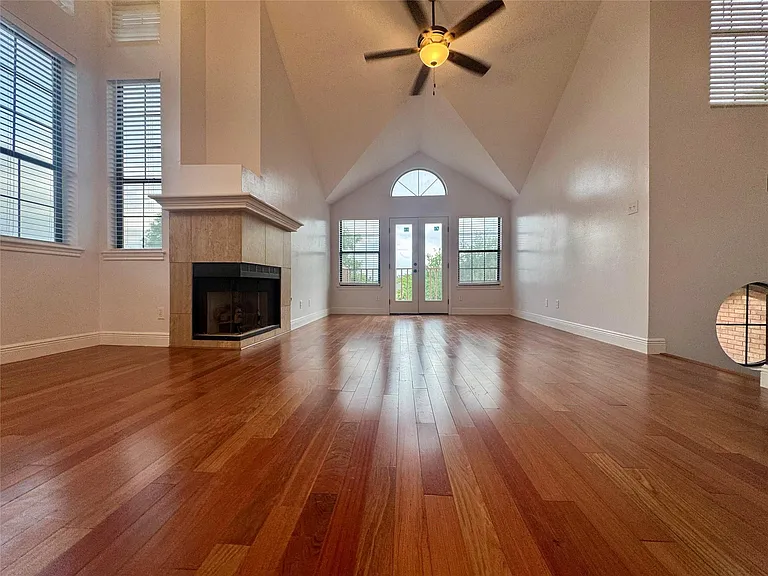 6608 Mesa Hollow Dr — Photo 2