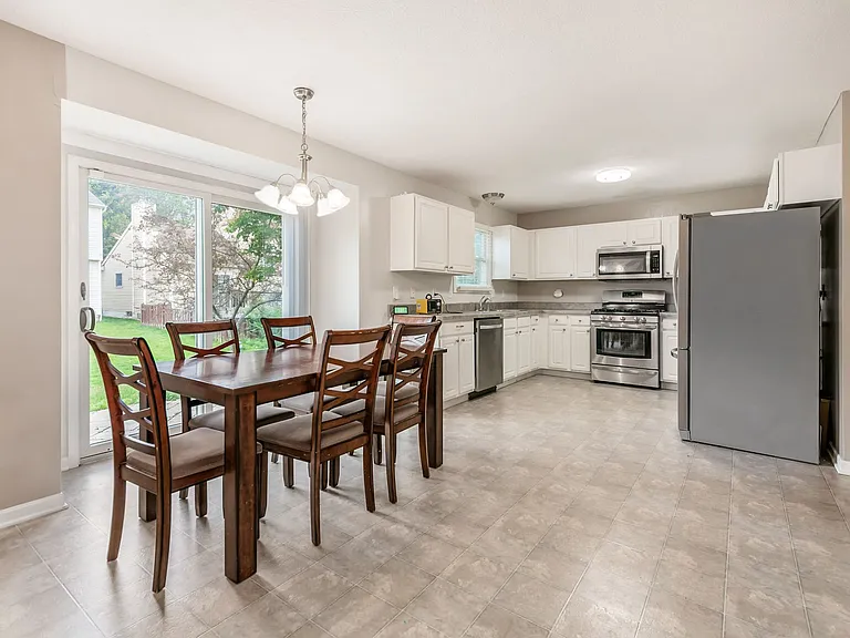 8607 Clover Glade Dr — Photo 17