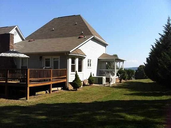 2nd image of 209 Rosewood Dr NE