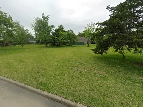 815 Bowie St, Baytown, TX 77520
