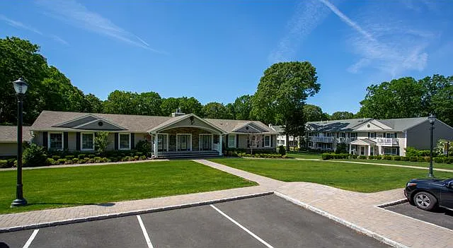 Fairfield Village At Coram — Photo 24