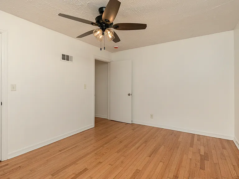 1504 S Rogers Ave — Photo 21