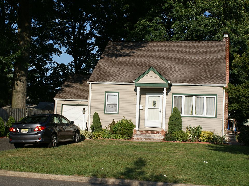 1st image of 723 Trenton St