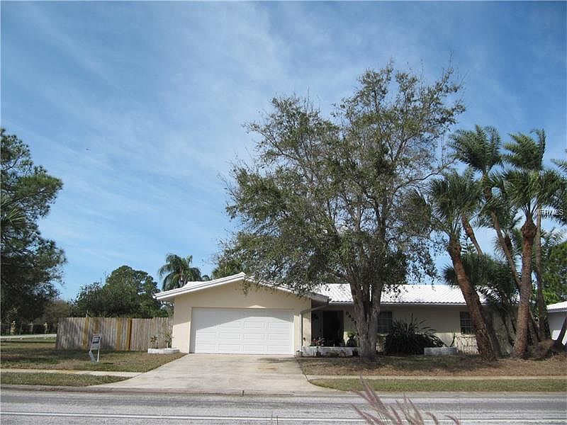 1st image of 8435 Lopez Dr