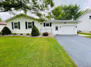 2212 Jagow Rd, Niagara Falls, NY 14304