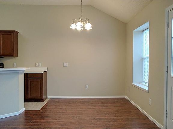 5th image of 3315 Dorothy Ln
