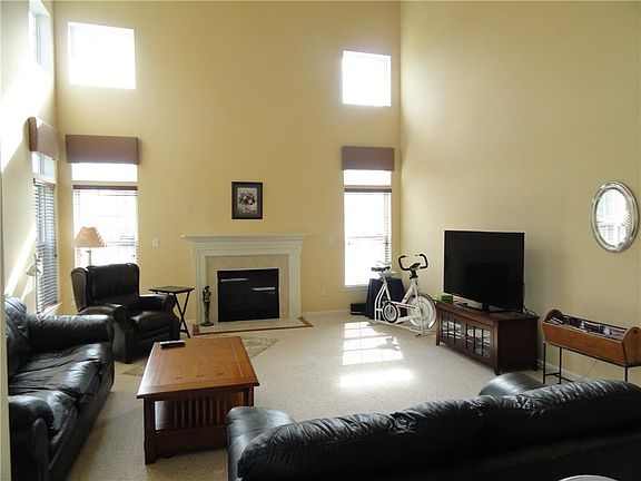 4th image of 4781 Pineview Dr
