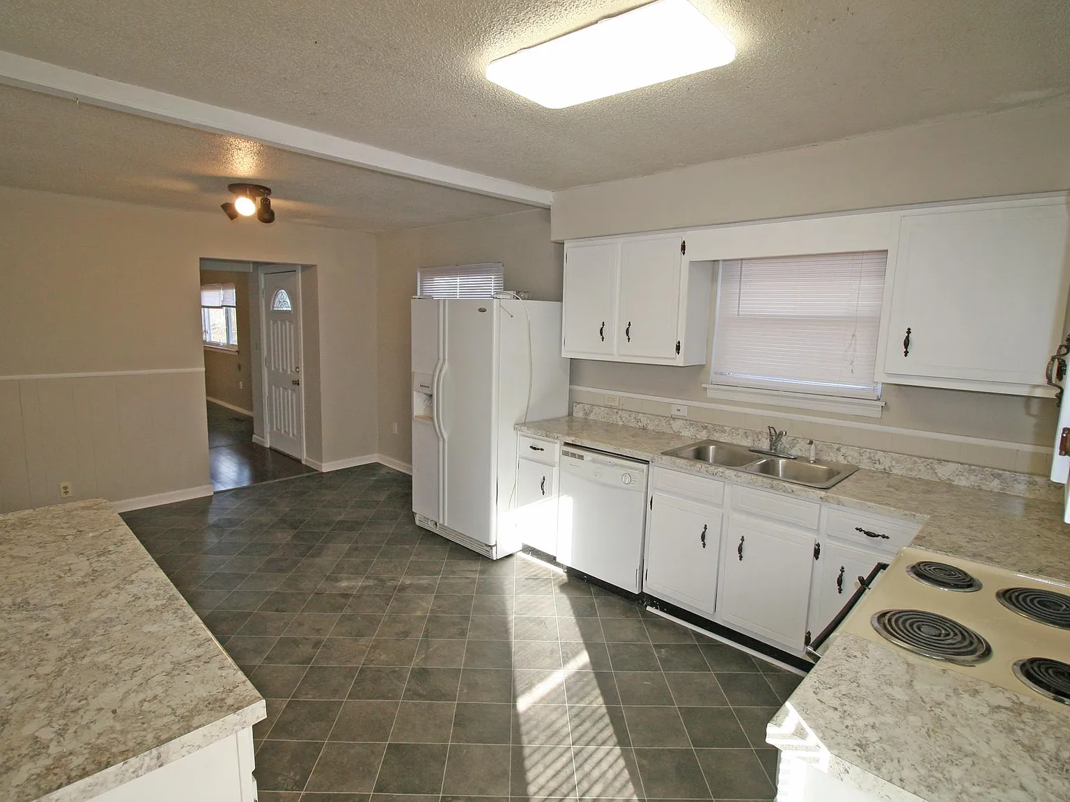 60 Hilltop Dr — Photo 3