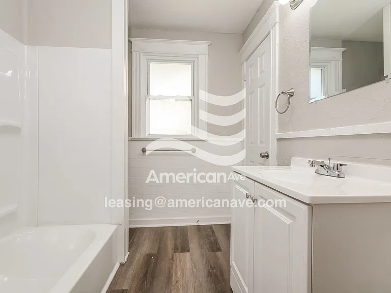 620949_009_wm_-_main_bathroom_13184001.jpg