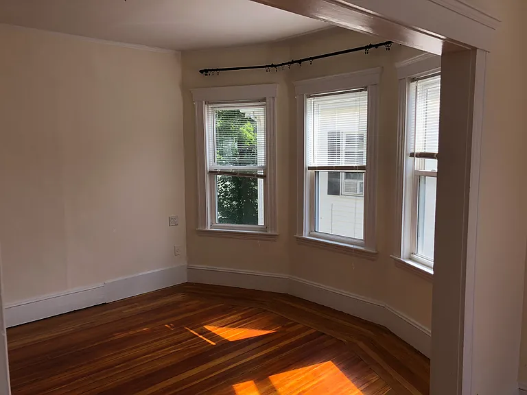 28 Laurel St #2 — Photo 3