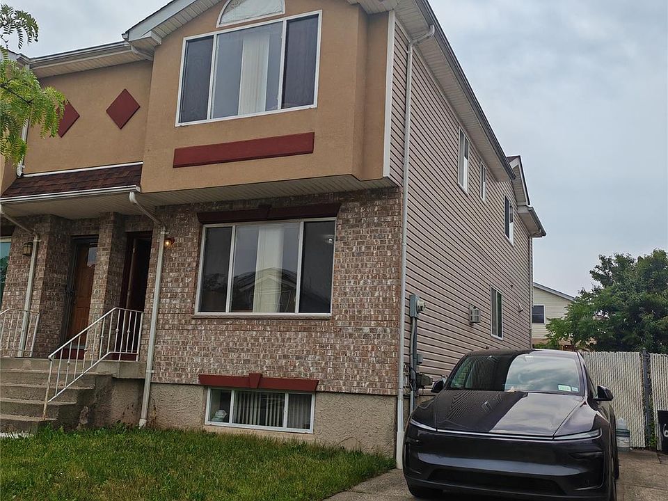 1st image of 558 Eltingville Boulevard