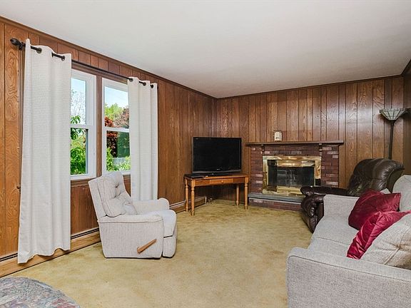 5th image of 80 Wellesley Dr