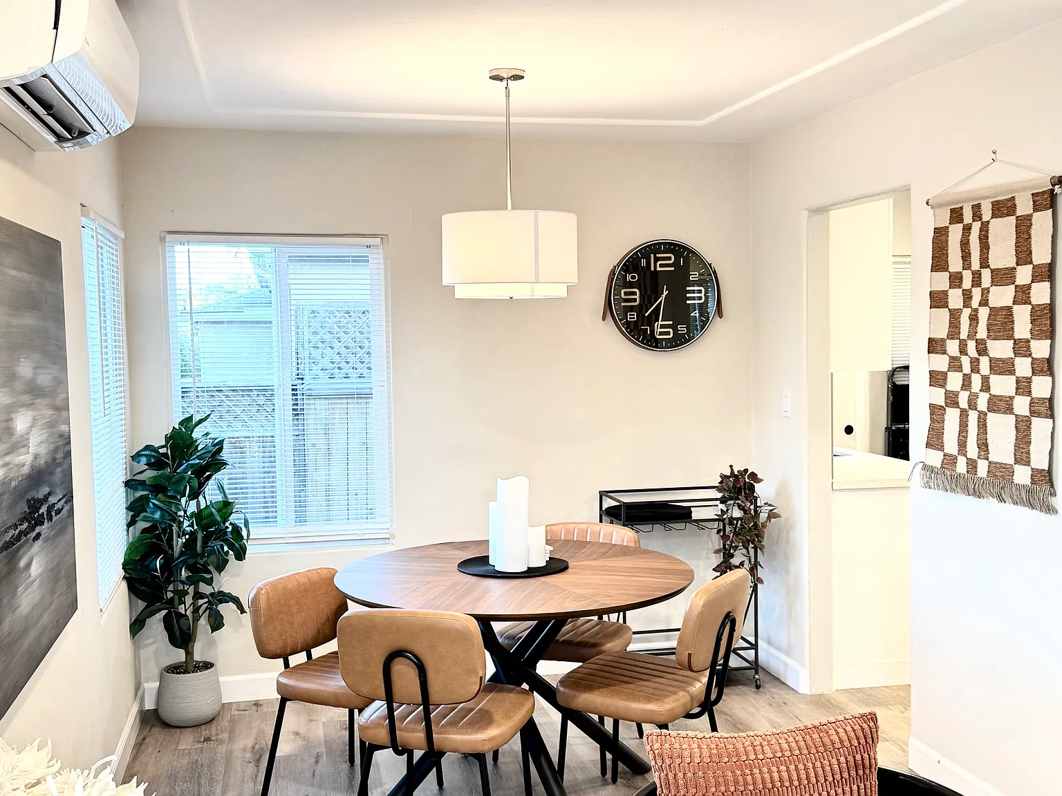 2 bed, 860 sqft, $4,100 — Photo 3