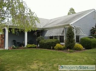 34 Stratford Rd, Southampton, NJ 08088