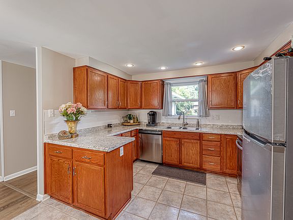 5th image of 1147 Darby Ln