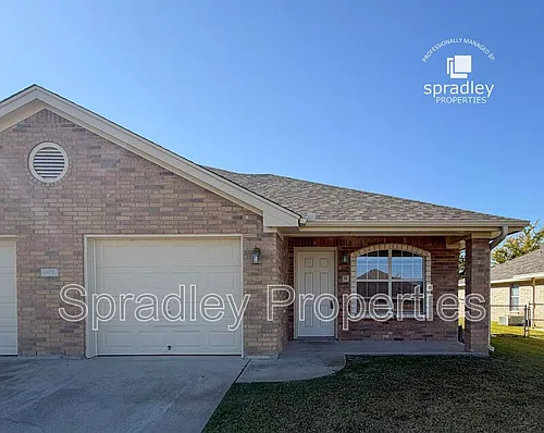 5506B Luxor Dr Photo 1
