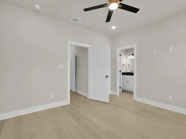 818 Empire St — Photo 15