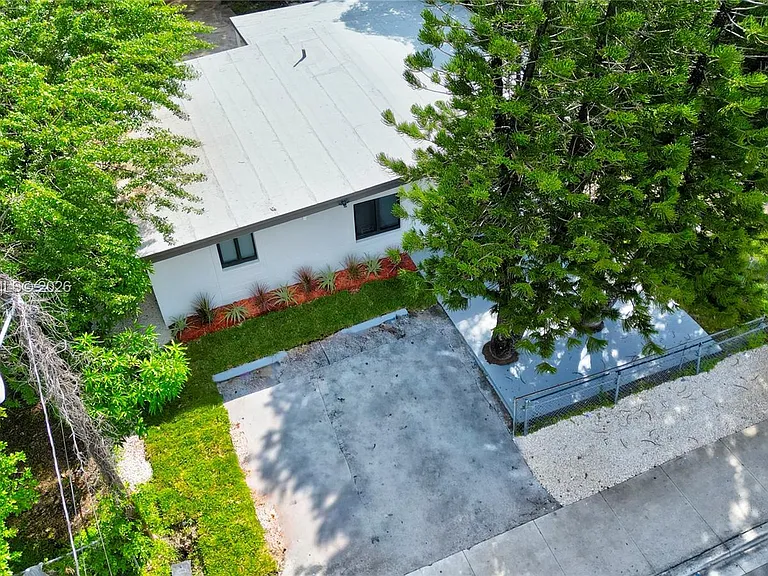 2736 NW 21st Ave — Photo 40