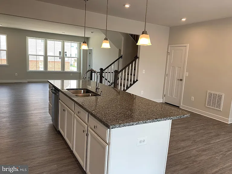 Kitchen island/bar