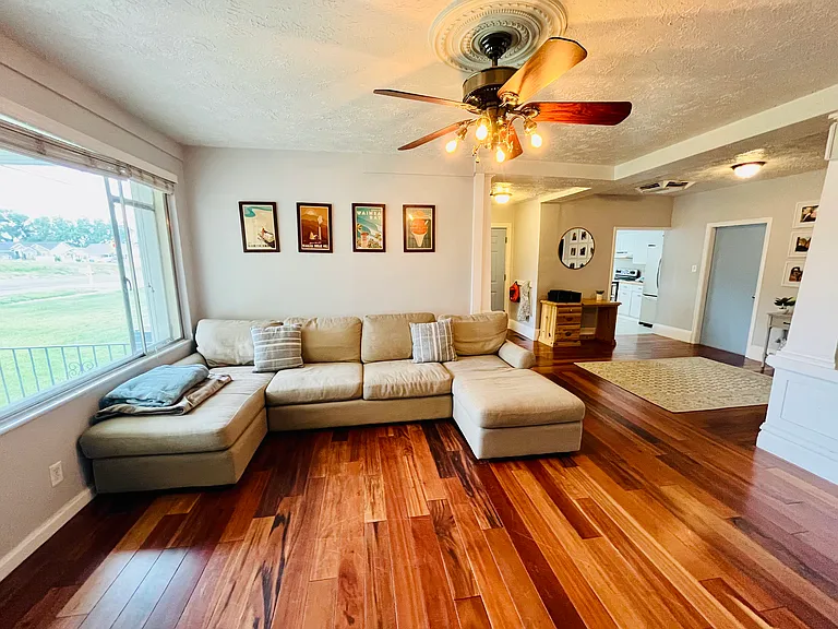 722 W 400 N — Photo 3