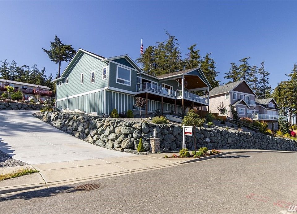 1st image of 612 SW Founders Dr