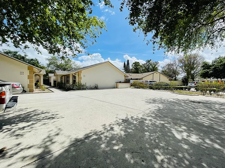1654 Hawthorne Pl — Photo 9
