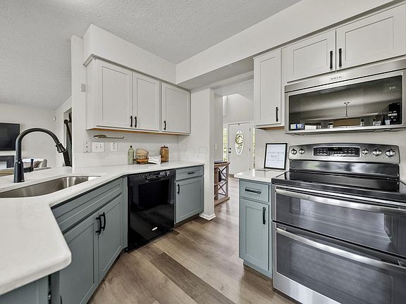 4th image of 1779 Westwood Dr